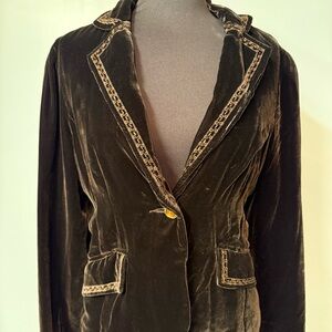 Unyx Velvet Blazer with Gold Trim